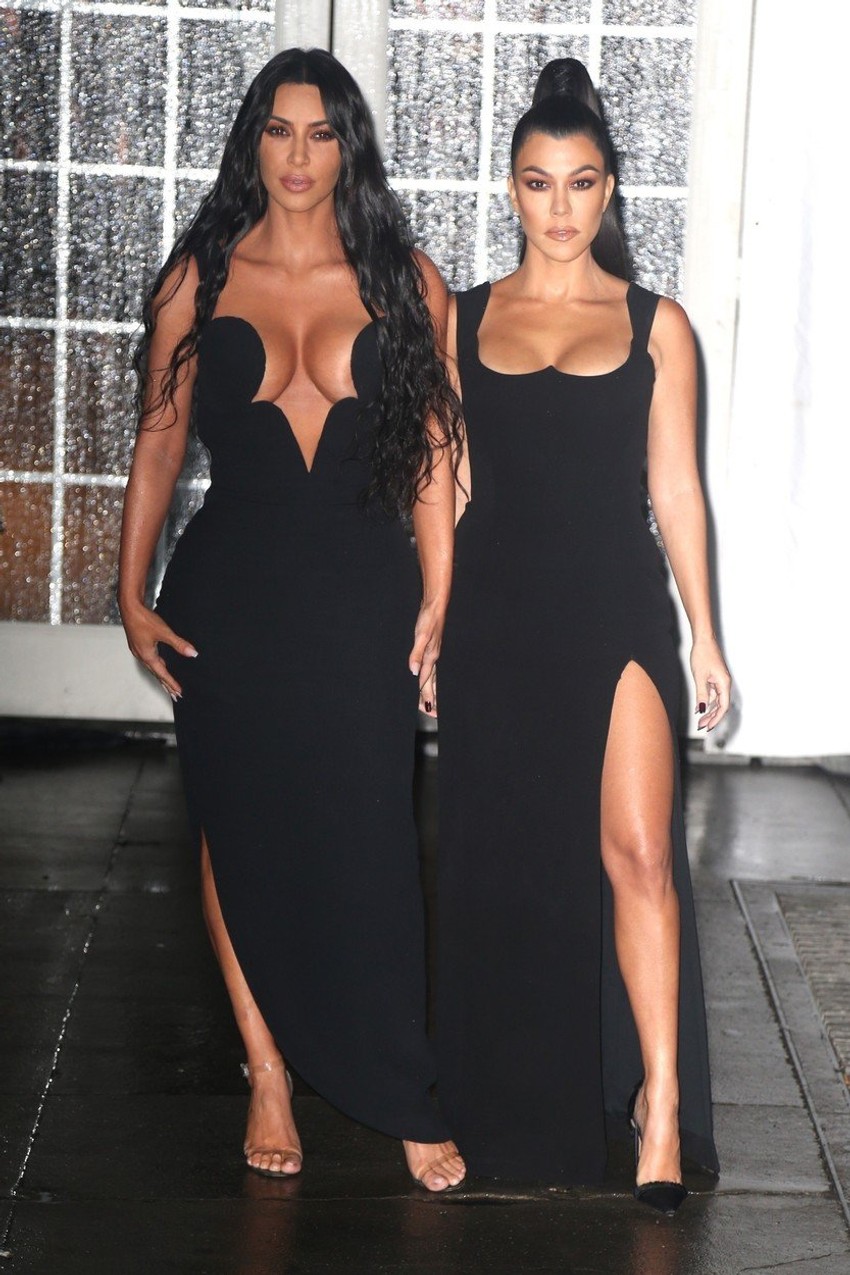 Kim Kardašijan sa sestrom