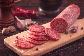szalámi, nitrit, hús