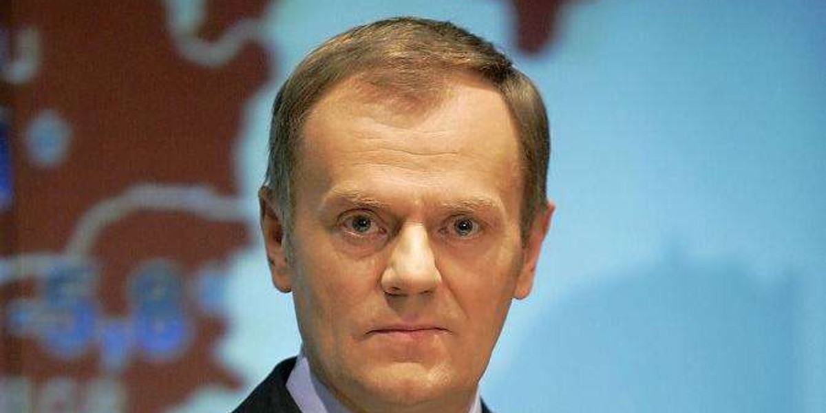 Tusk: O. Rydzykowi nie spadnie włos z głowy