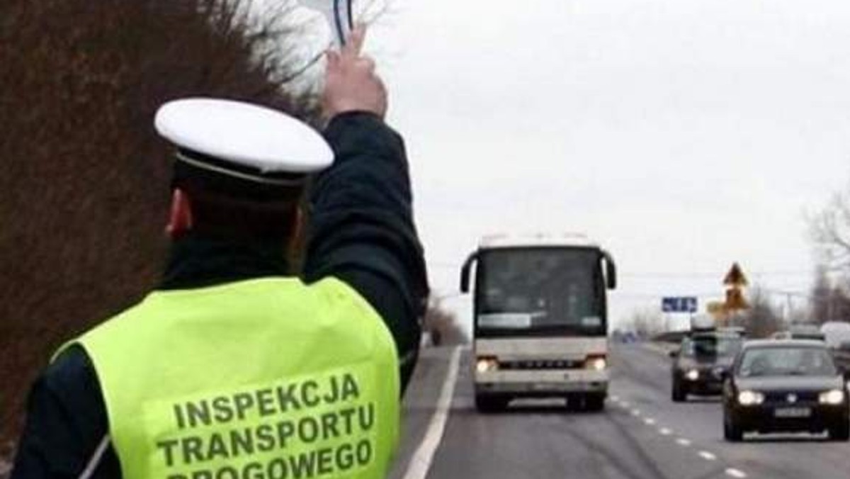 <a name="articleSummary"></a>W środę około godz. 8.30 inspektorzy Inspekcji Transportu Drogowego w Szczecinie, na trasie Pyrzyce - Szczecin zatrzymali do kontroli autobus, przewożący 29 osób, którego kierowca był w stanie nietrzeźwym.