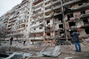 Władze Kijowa apelują do mieszkańców, by sprawdzili, czy na dachach bloków nie ma oznaczeń dla atakujących