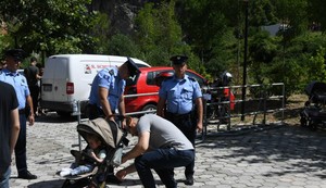 Kosovska policija pretresala vernike na ulazu u portu manastira Sveti Arhangeli 