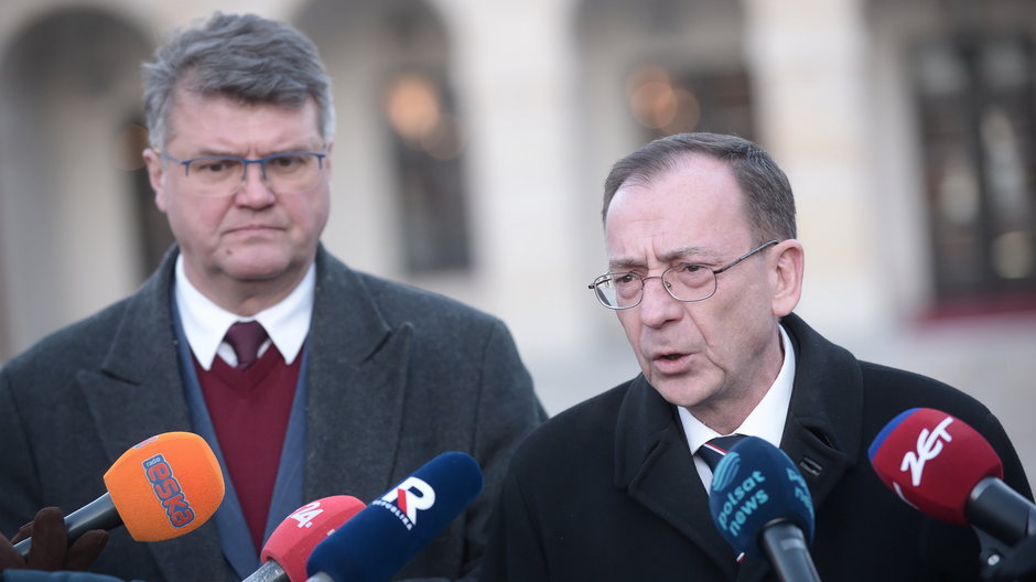 Mariusz Kamiński i Maciej Wąsik przed Pałacem Prezydenckim