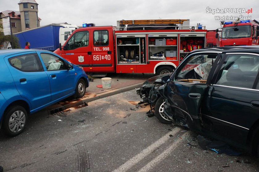 Kraksa na Śląsku. Pięć osób w szpitalu