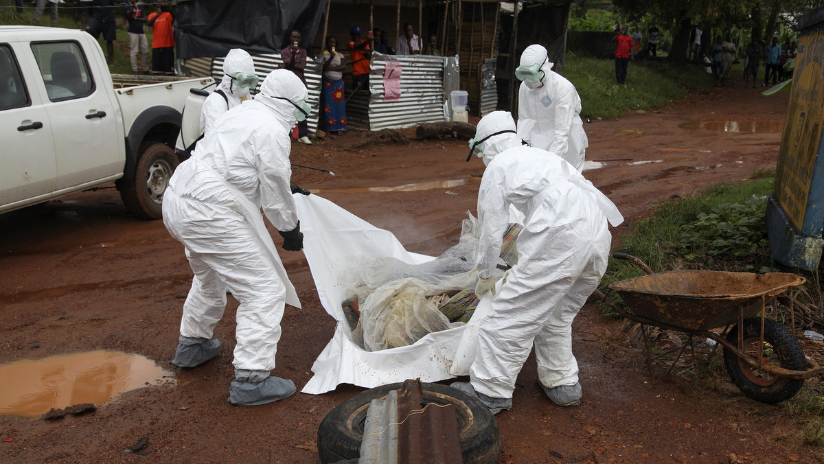 Mężczyzna, który niedawno wrócił z Nigerii i wykazuje objawy typowe dla zarażenia wirusem Ebola, trafił na obserwację do szpitala pod Toronto - podały kanadyjskie media. W związku z epidemią śmiercionośnego wirusa w Nigerii obowiązuje stan wyjątkowy.