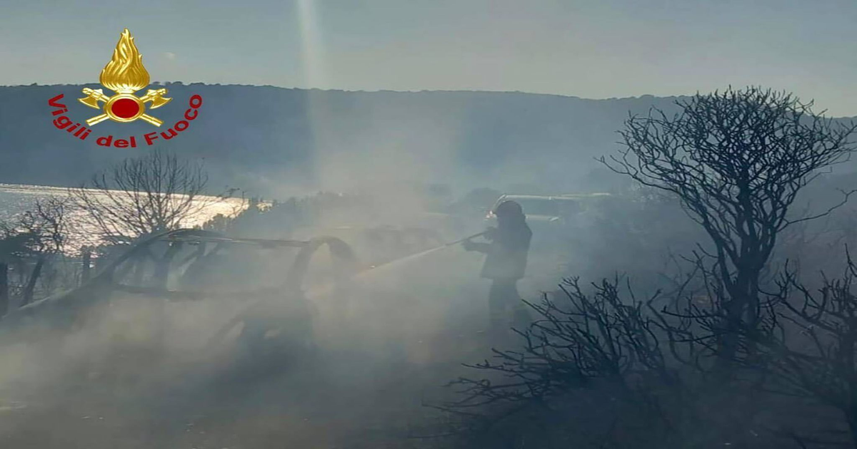200 Badegäste vor Waldbrand auf Sardinien evakuiert