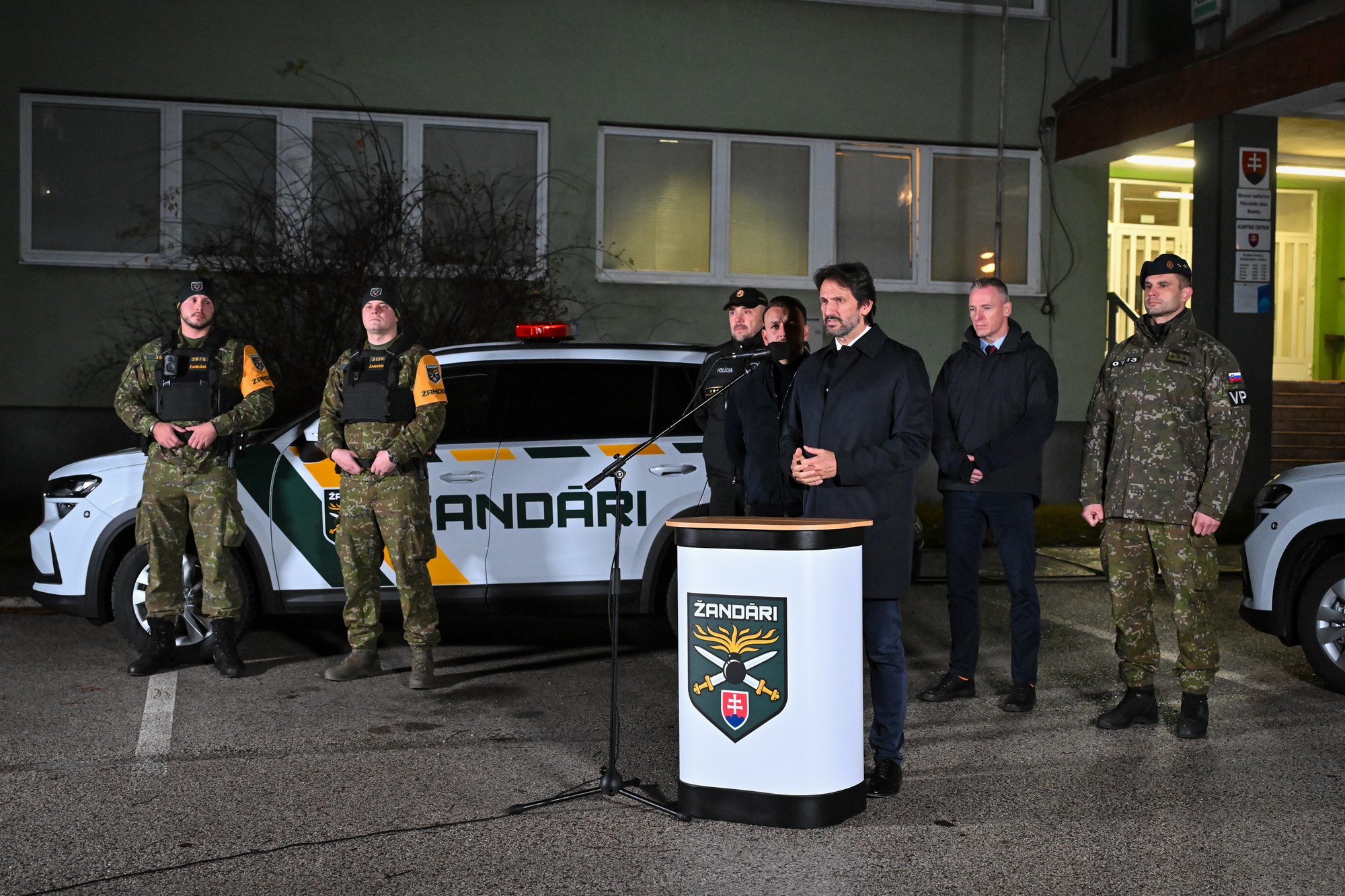 V piatok večer nastúpili do služby naprieč Slovenskom prvé žandárske hliadky.