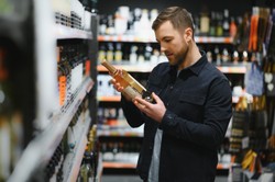 Podwyżka akcyzy na alkohol grozi wyższą inflacją. Eksperci: ryzyko konfliktu z obietnicami prezydenta