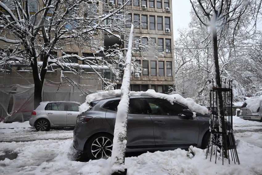 Pala bandera u Siminoj ulici