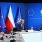 Warszawa, 17.02.2022. Przewodniczący Platformy Obywatelskiej Donald Tusk (3P), marszałek Senatu Tomasz Grodzki (P) oraz byli prezydenci RP Bronisław Komorowski (4P) i Aleksander Kwaśniewski (P) wzięli udział w spotkaniu, poświęconym bezpieczeństwu narodowemy Polski, odbywającym się 17 bm. w Centrum Prasowym Foksal w Warszawie. (aldg) PAP/Rafał Guz