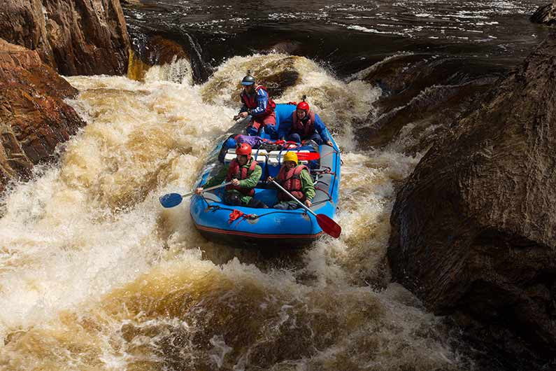 Graham Freeman - "poskramiacz diabłów tasmańskich na Tasmanii; na zdjęciu: rafting na Franklin River