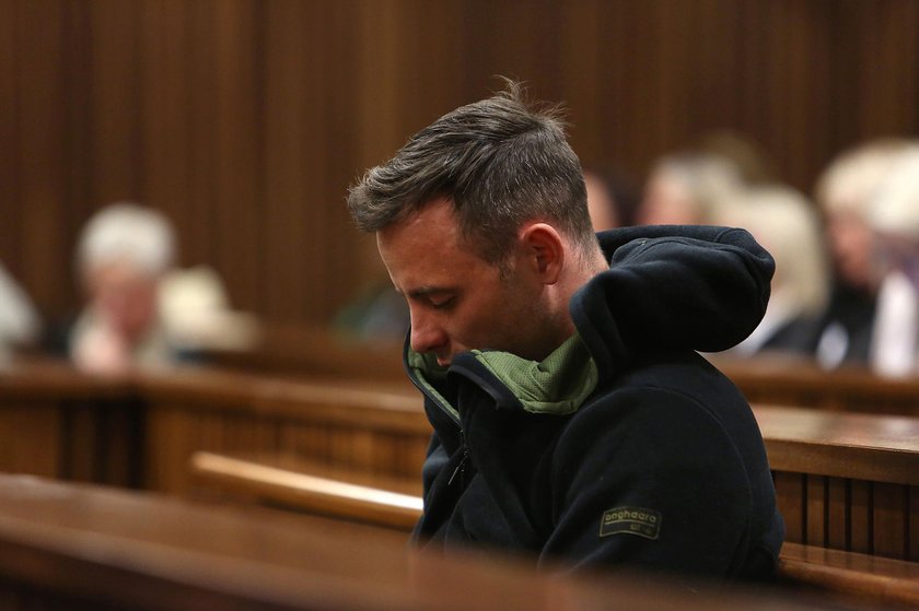 Pistorius próbuje wzbudzić litość? Zdjął w sądzie protezy