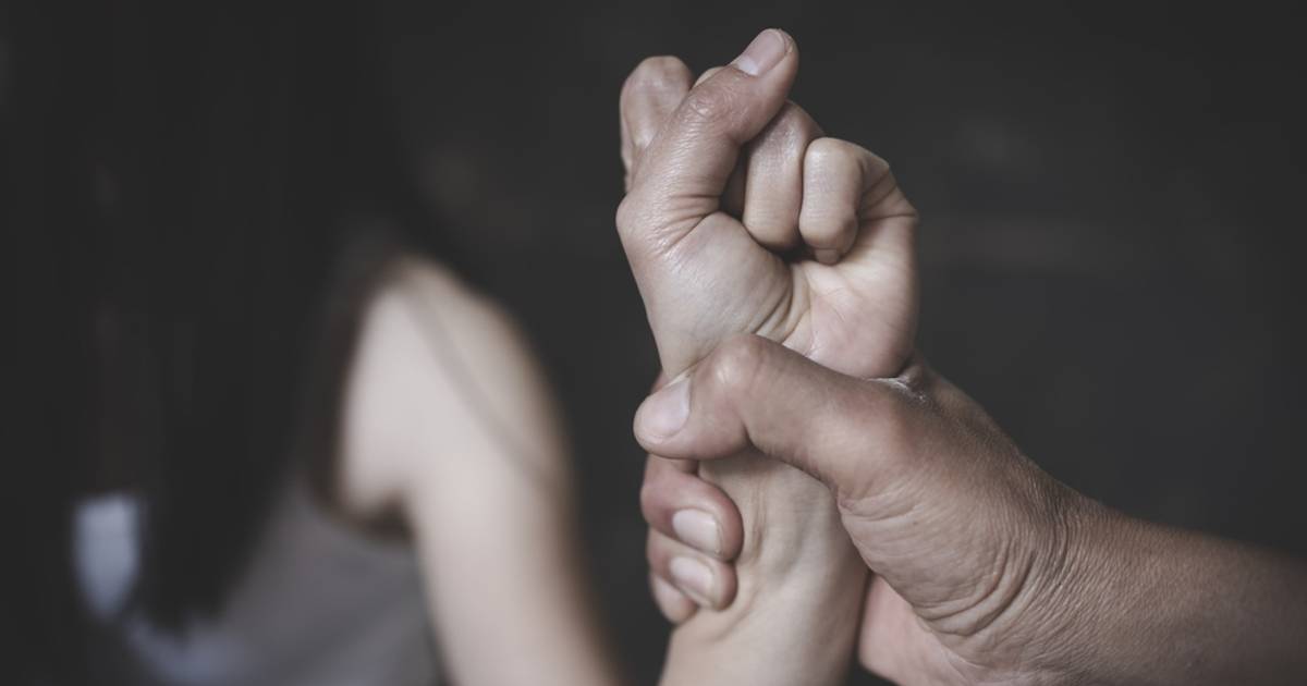 Od miesięcy znęcał się nad ciężarną partnerką. Przypalał papierosami, wyrywał włosy