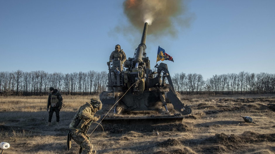 Ukraińska artyleria w rejonie Bachmutu na wschodzie kraju