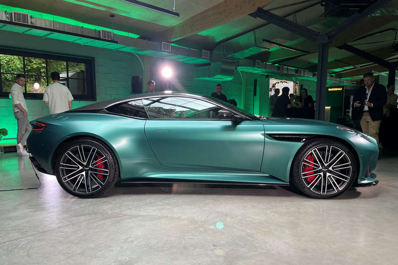 Aston Martin DB12 na polskiej premierze w Warszawie