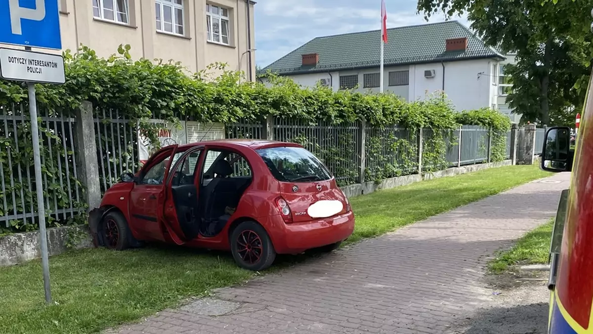 Wjechał w ogrodzenie Komendy Policji