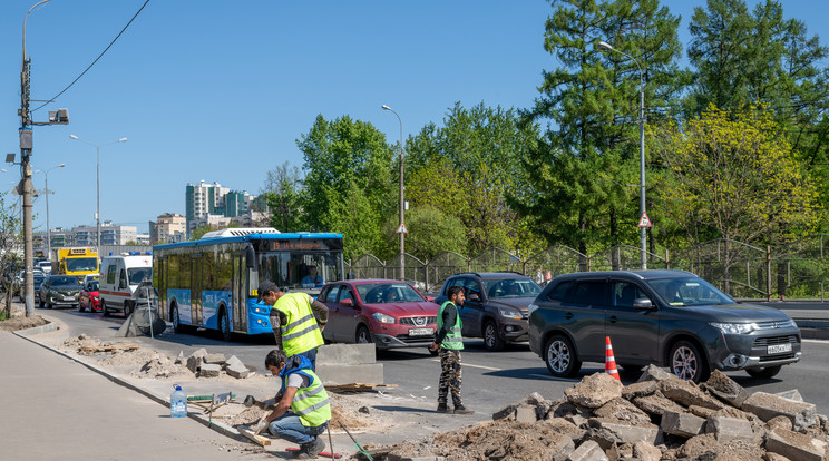 A hazai feldolgozóipar, a mezőgazdaság, az elektronikai ipar és az építőipar már hagyományosan a vendégmunkásokra épül, és az újraélénkülő turizmusban, vendéglátásban, szállodaiparban is óriási munkaerőhiánnyal kezdődött a nyár (Képünk illusztráció) / Fotó: Northfoto