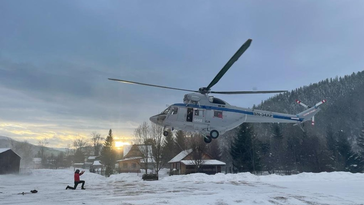 Tatry. Śmigłowiec TOPR uległ awarii. Policyjny Sokół pomoże w górach