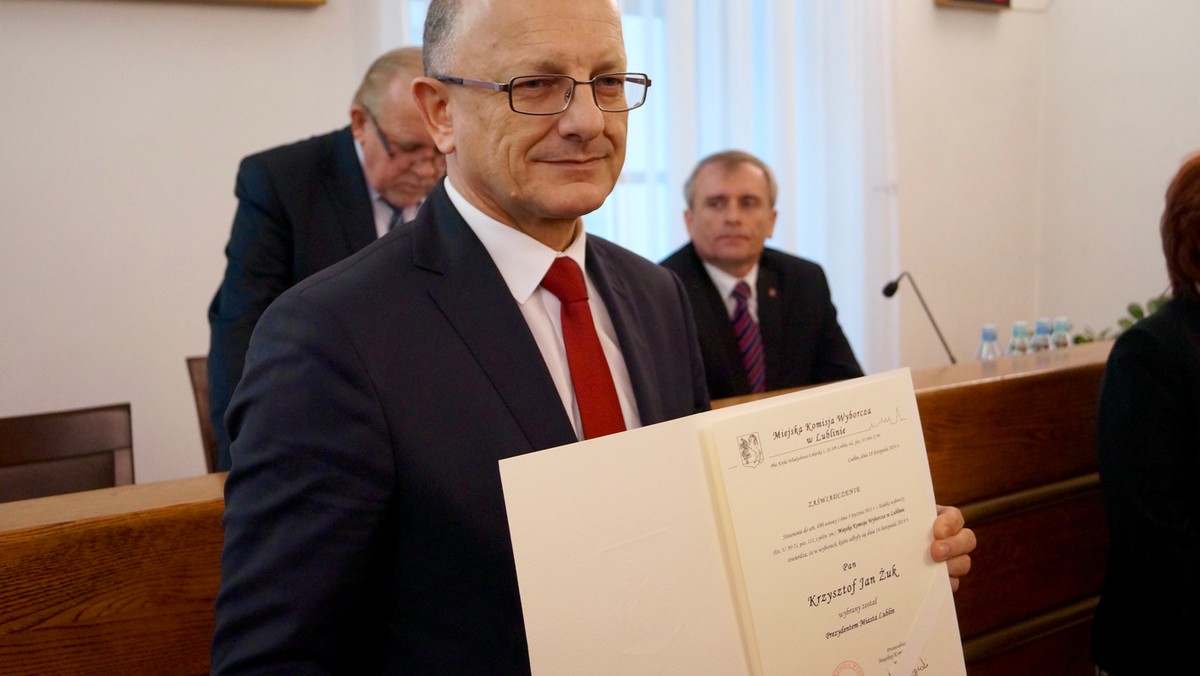 Na początku przyszłego tygodnia odbędzie się nadzwyczajna sesja Rady Miasta. Prezydent Lublina nie chce przeciągać sprawy i chce jak najszybciej poddać pod głosowanie wniosek Centralnego Biura Antykorupcyjnego, które żąda wygaszenia jego mandatu.