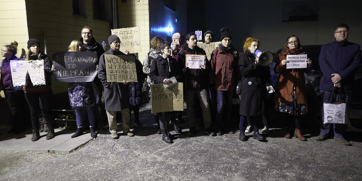 Awantura pod kinem. Chazan w asyście policji