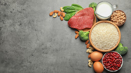 Skaza białkowa u dorosłych – główne objawy, dieta eliminancyjna, leczenie farmakologiczne