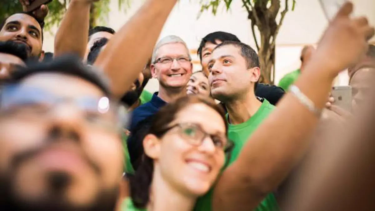 Tim Cook nie poznał oryginalnego etui dla iPhone'a we własnym sklepie