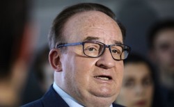 Saryusz-Wolski: KE sztucznie przedłuża procedurę naruszeniową, aby móc atakować Polskę