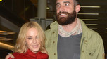 Kylie Minogue i Joshua Sasse