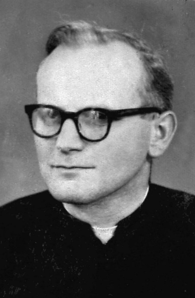 Ksiądz Karol Wojtyła w okularach (1948 r.)