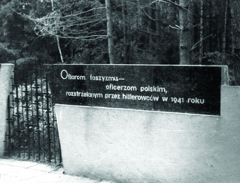 Wejście na cmentarz katyński, fotografia z końca lat 70. XX w. (foto: W. Dusiewicz). 