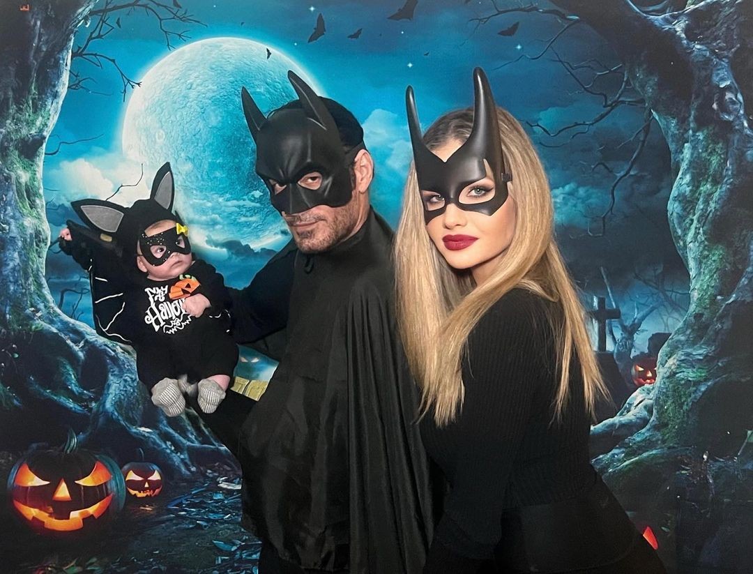 Rodinka oslávila svoj prvý Halloween. 