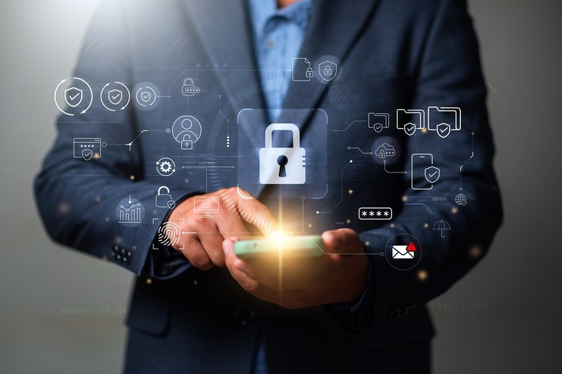 cyberataki zaczynają się od błędu pracownika