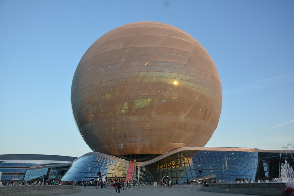 Nur Alem - najwyÅ¼szy kulisty budynek Åwiata