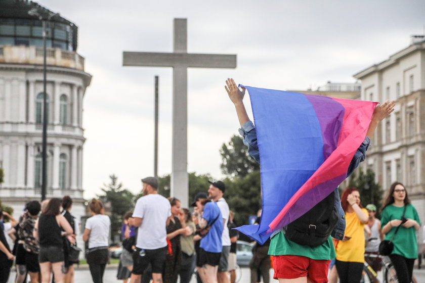 Happening środowisk LGBT na placu Piłsudskiego