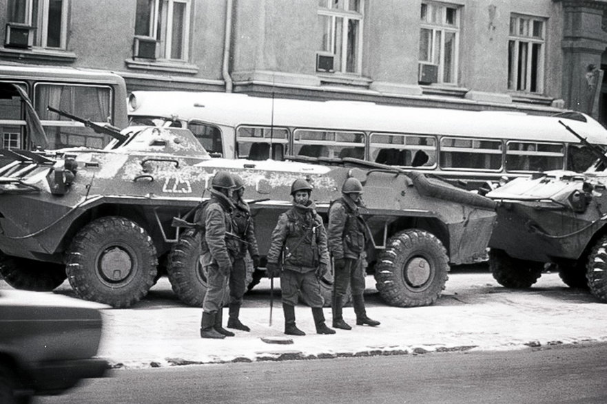 Wojska radzieckie na ulicach Wilna