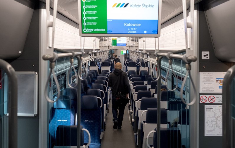 Pociąg Elf2 na Dworcu Głównym w Katowicach  <br><br>fot. (nlat) PAP/Andrzej Grygiel