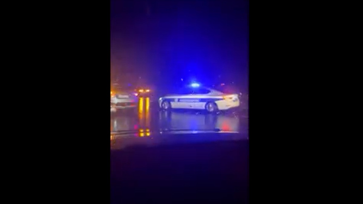 (VIDEO) POLICIJA ISPRED VOZILA BRANKA BABIĆA NAKON STRAŠNOG UDESA Snimak sa auto-puta posle jezive saobraćajke 