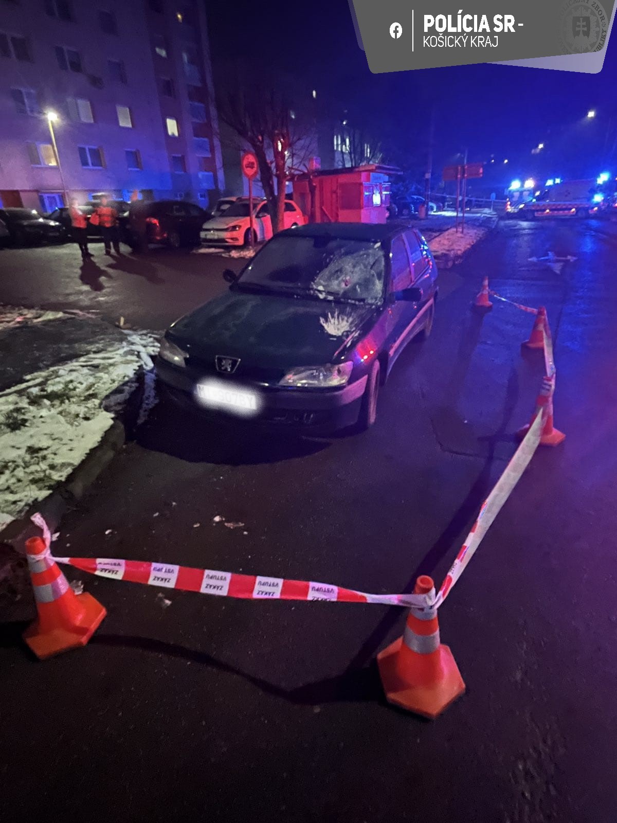 Polícia vyšetruje tragickú zrážku chodca s vozidlom vo Veľkých Kapušanoch.