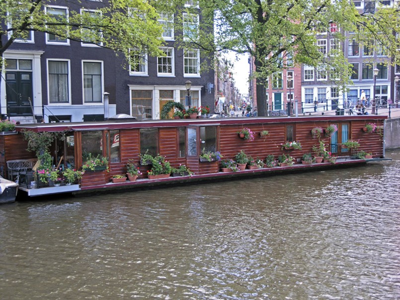 Houseboat w Amsterdamie. Licencja CC 3.0