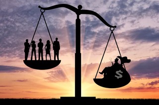 Oxfam myli się w sprawie nierówności. Przyczyną biedy jednych nie jest bogactwo drugich [OPINIA]