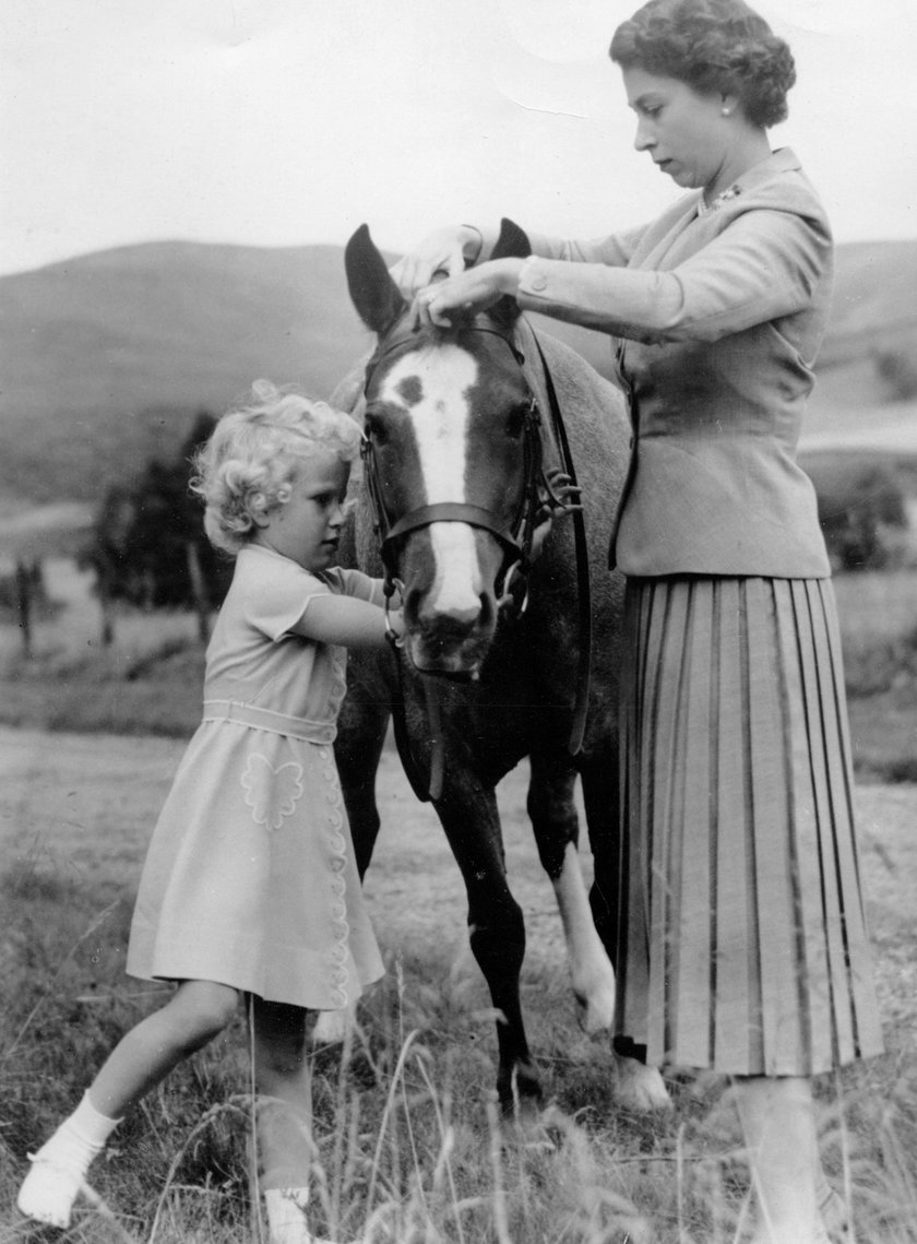 Królowa Elżbieta z córką Anną