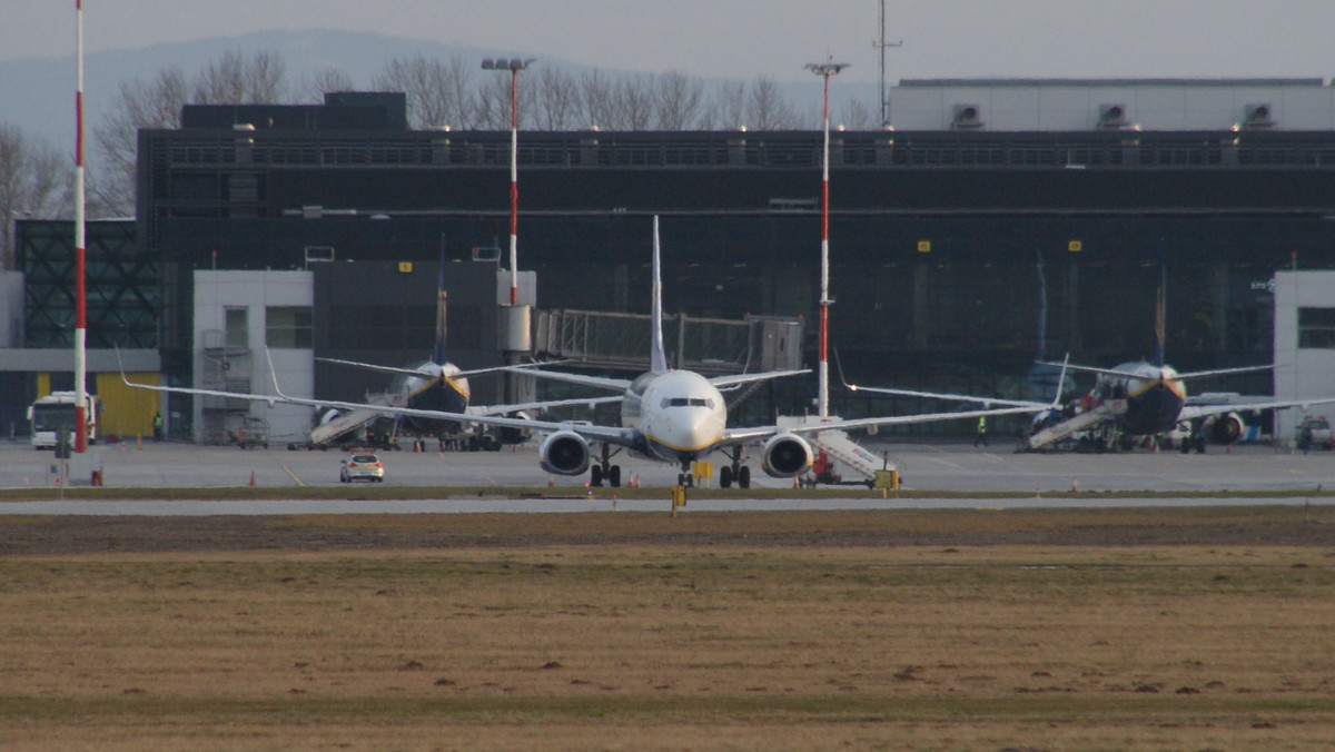 65 połączeń lotniczych wykonywanych przez 14 przewoźników znalazło się w zimowym rozkładzie lotniska Kraków Airport, który zaczął obowiązywać w ten weekend. Wśród nowości są loty do Genewy, Bournemouth, Manchesteru, Neapolu, Wenecji i Belfastu.