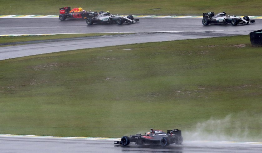 Felipe Massa miał wypadek na Interlagos. Hamilton wygrał GP Brazylii