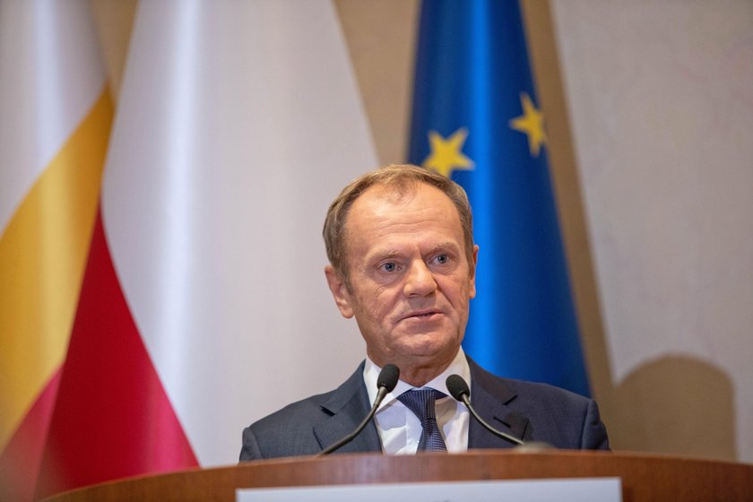 Tusk nawiązał do słynnego zdjęcia z Dudą. „To niesamowite”