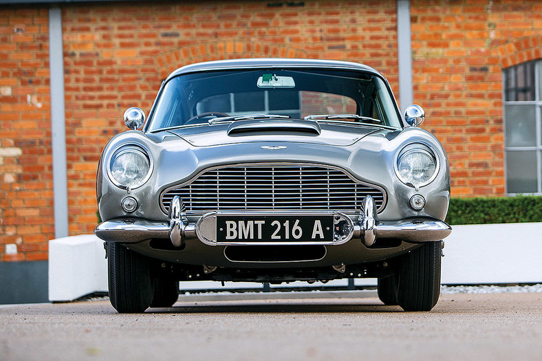 Aston Martin DB5 – najsłynniejsze auto, jakim jeździł James Bond