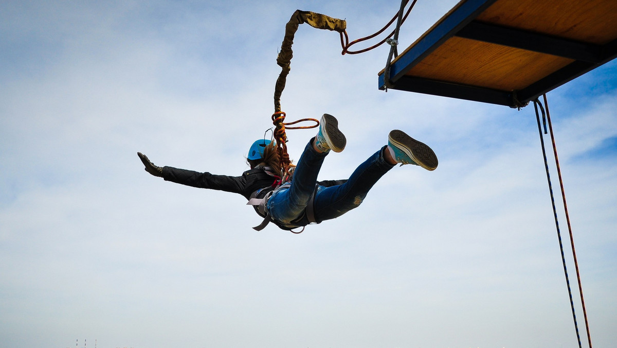 Seniorka zmarła po skoku na bungee. Nagle odczepiła się lina