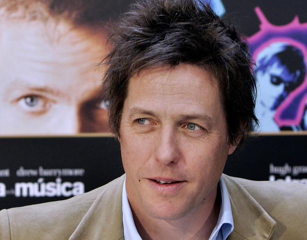 Hugh Grant szmuglował... dywany