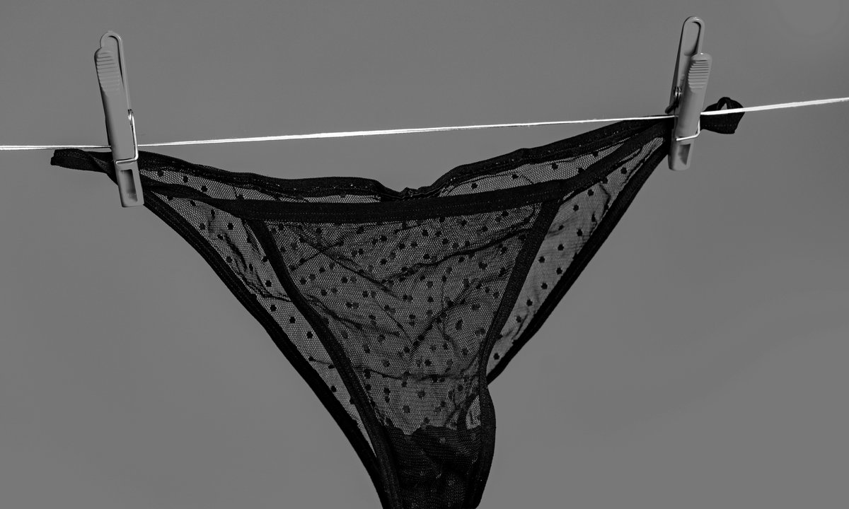 Te koronkowe figi z haftem maskują fałdki i modelują talię jak gorset, ale bez ucisku