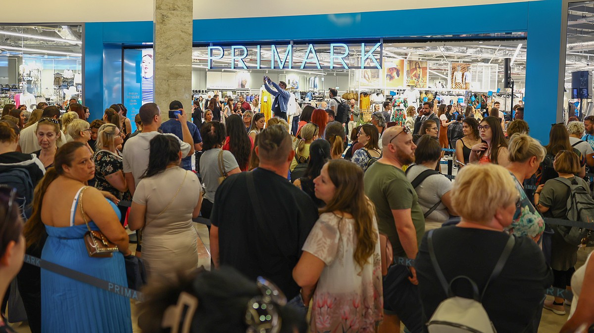 Videó: így nyílt meg az első hazai Primark