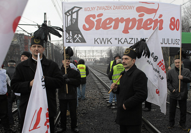 Górnicze związki odwieszają akcję protestacyjną. "Jeśli zabraknie pieniędzy na wypłaty, to..."